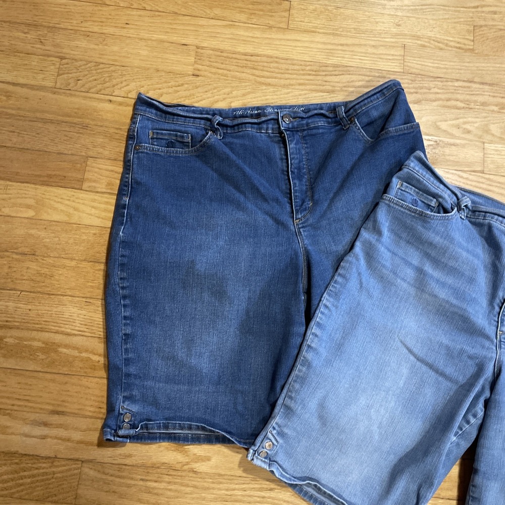 2 pair Gloria Vanderbilt Amanda Bermuda Denim Jean Shorts size 18 - Picture 3 of 14